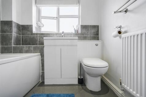 Bathroom 1_2.jpeg