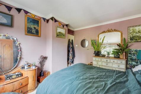 Bedroom 1_2.jpeg