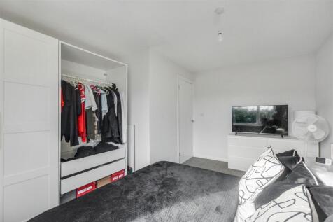 Bedroom 1_2.jpeg