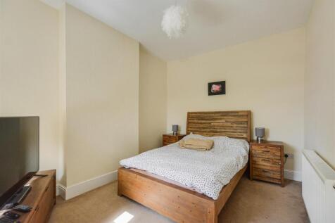 Bedroom 1_1.jpeg