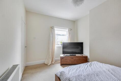 Bedroom 1_2.jpeg