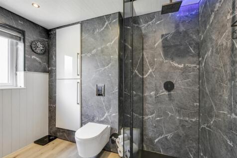 Shower Room_1.jpeg