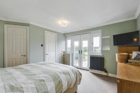 Bedroom 1_1.jpeg