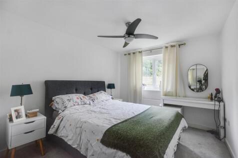 Bedroom 1_1.jpeg