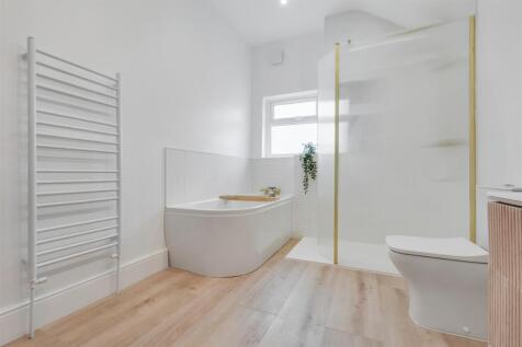 Bathroom_3.jpeg