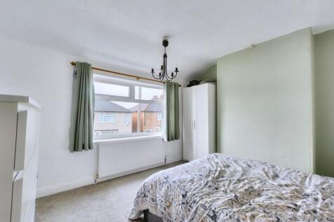 Bedroom 1_1.jpeg