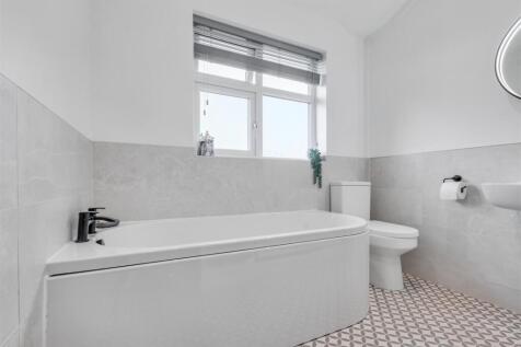 Bathroom_1.jpeg