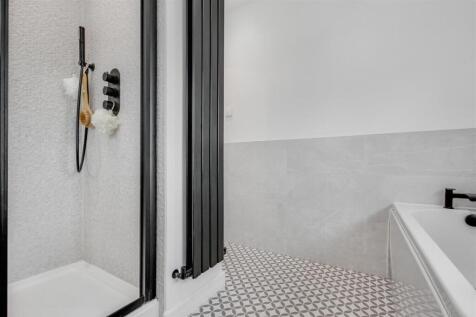Bathroom_3.jpeg