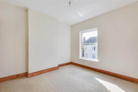 Bedroom 1_1.jpeg