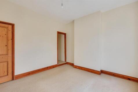 Bedroom 1_2.jpeg