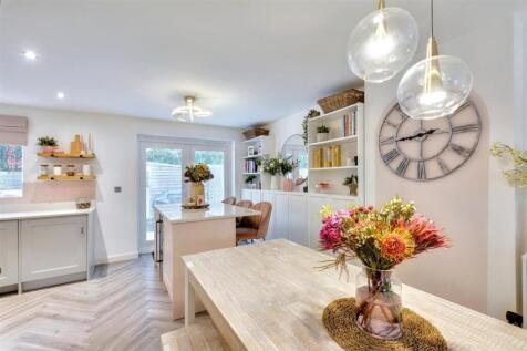 Dining Area (3).jpeg