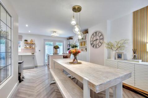 Dining Area (2).jpeg