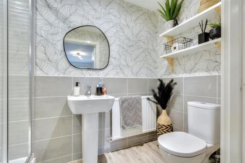 Ensuite Bed Two.jpeg