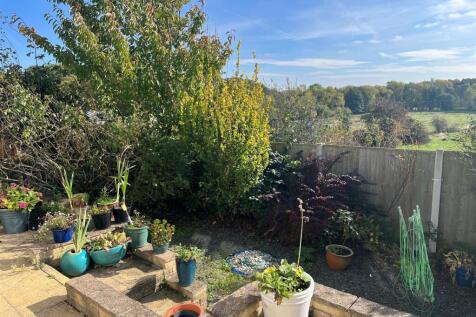 16 Station Road Garden 1.jpg