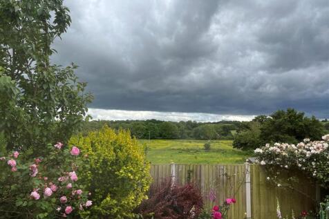 16 Station Road Garden 3.jpg