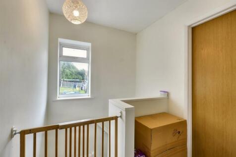 FIRST FLOOR LANDING