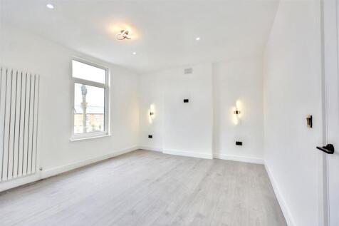 Bedroom 1_1.jpeg