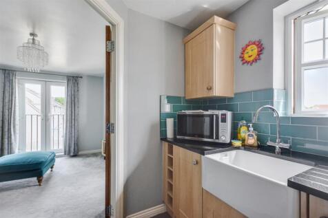 Kitchen_2.jpeg