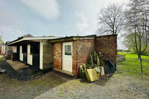 Coates Hall Farm stable
