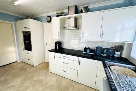 Kitchen1.jpg