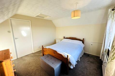 Bedroom 1.jpg