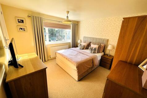 bedroom1.jpg