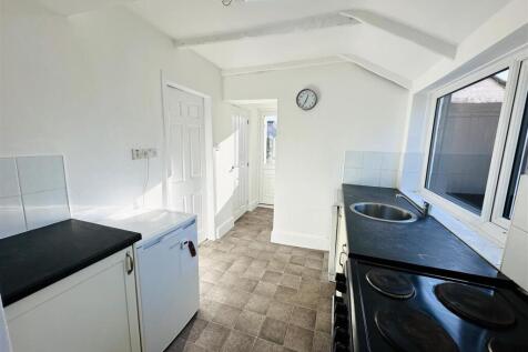 Kitchen 1.jpg