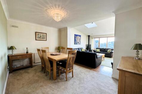 Dining room.jpg