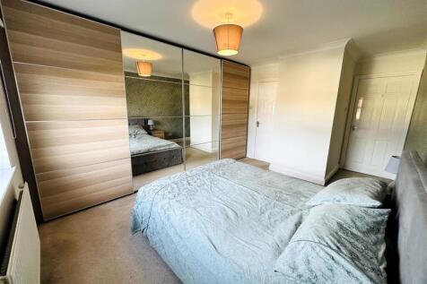 Bedroom One 1.jpg