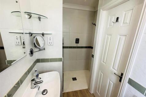 En-Suite 1.jpg
