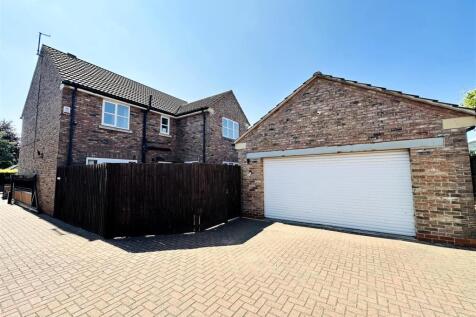 Rear Garage