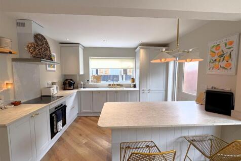 Kitchen1.jpg