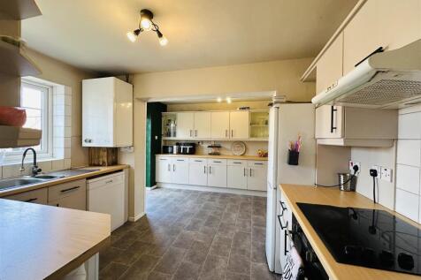 Kitchen 1.jpg