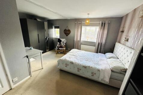 Bedroom 1.jpg
