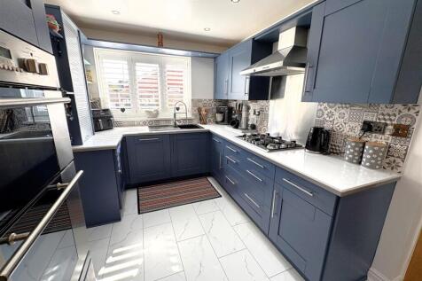 Kitchen2.jpg