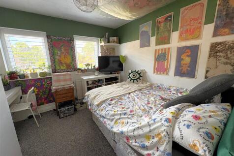 Bed 2.jpg
