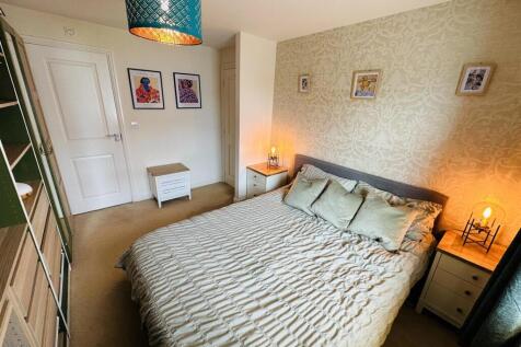 Bed 1.jpg
