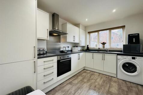 kitchen ...jpg