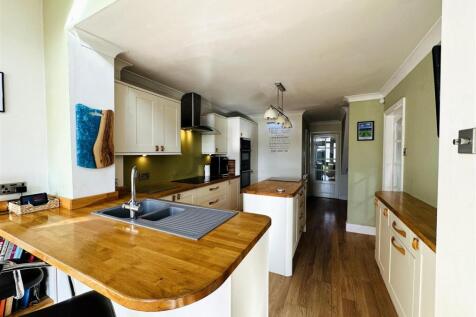 Kitchen 1.jpg