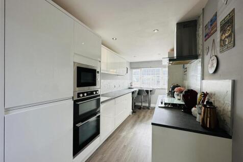 Kitchen1.jpg