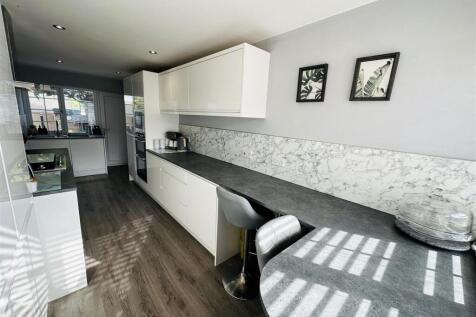 Kitchen2.jpg