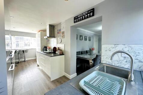 Kitchen One.jpg
