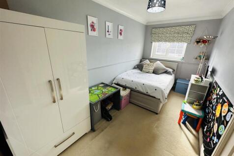 Bed2.jpg