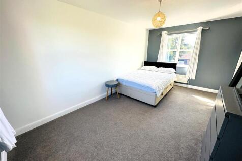 bed 2.jpg