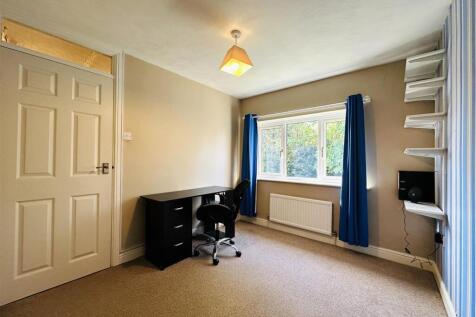 bedroom 4.jpg