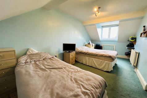 bed 2.jpg