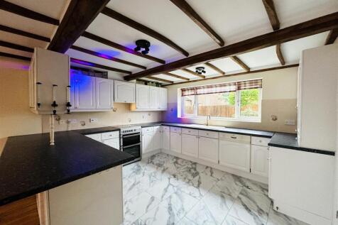 Kitchen1.jpg