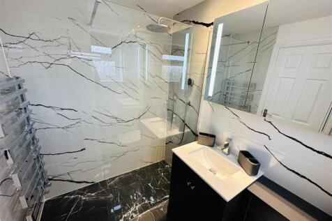 Ensuite1.jpg