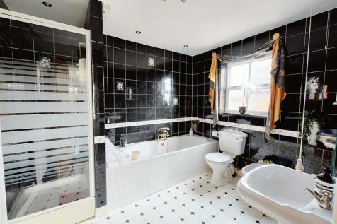 En-Suite Bedroom 1