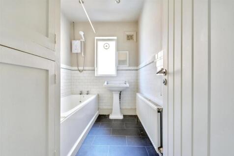 Bathroom_2.jpeg